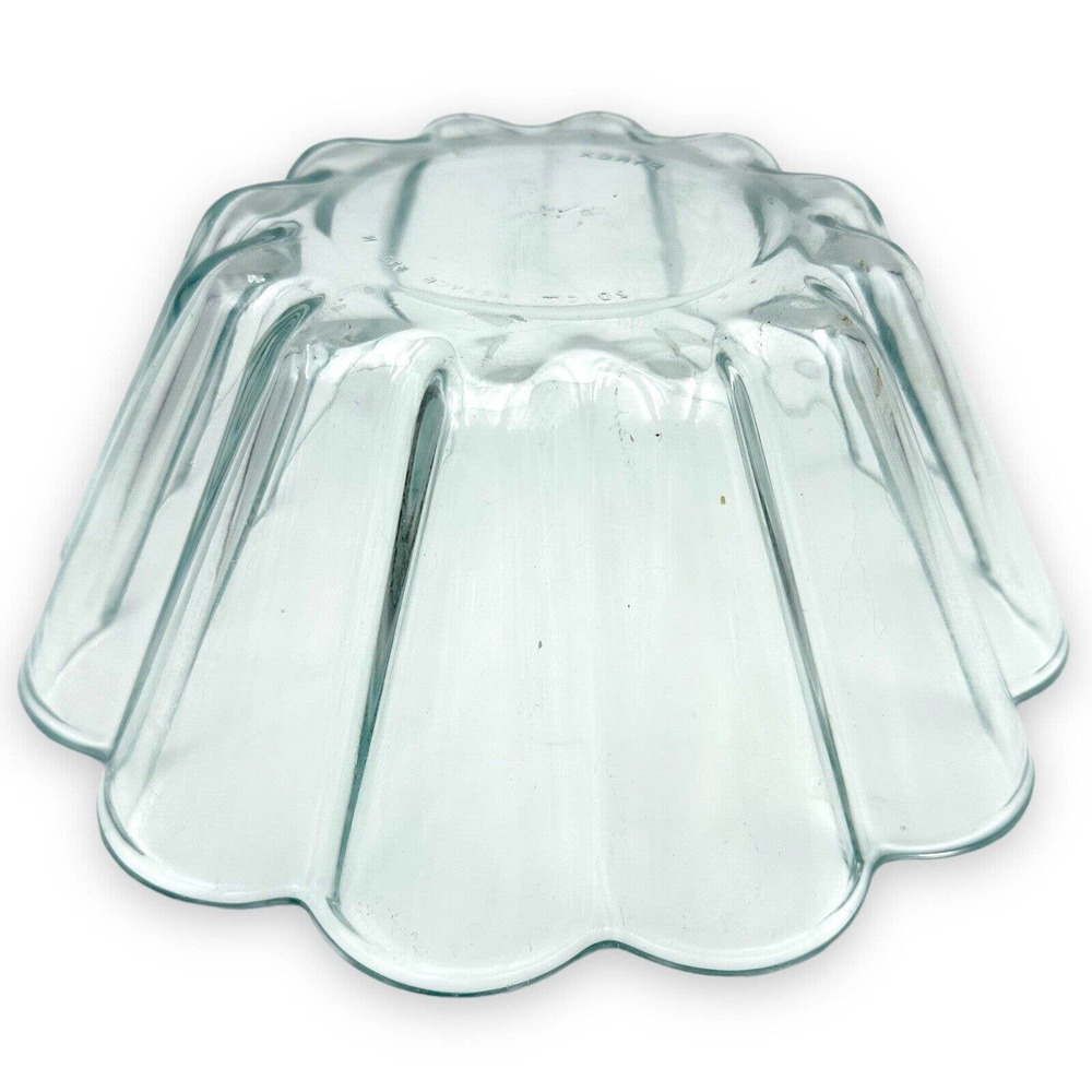 PYREX Vintage Glass Scalloped edge Bowl Jello mold parfait Trifle 20cm France